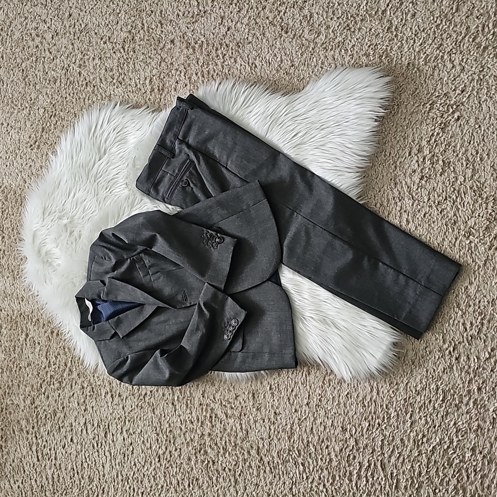 Cat & Jack boys size 5 gray suit